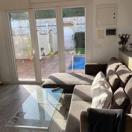 Renovated Seafront - Private Pool And Parking Holiday home